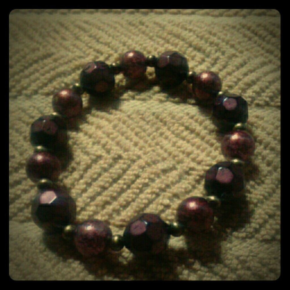 Women's beaded bracelet